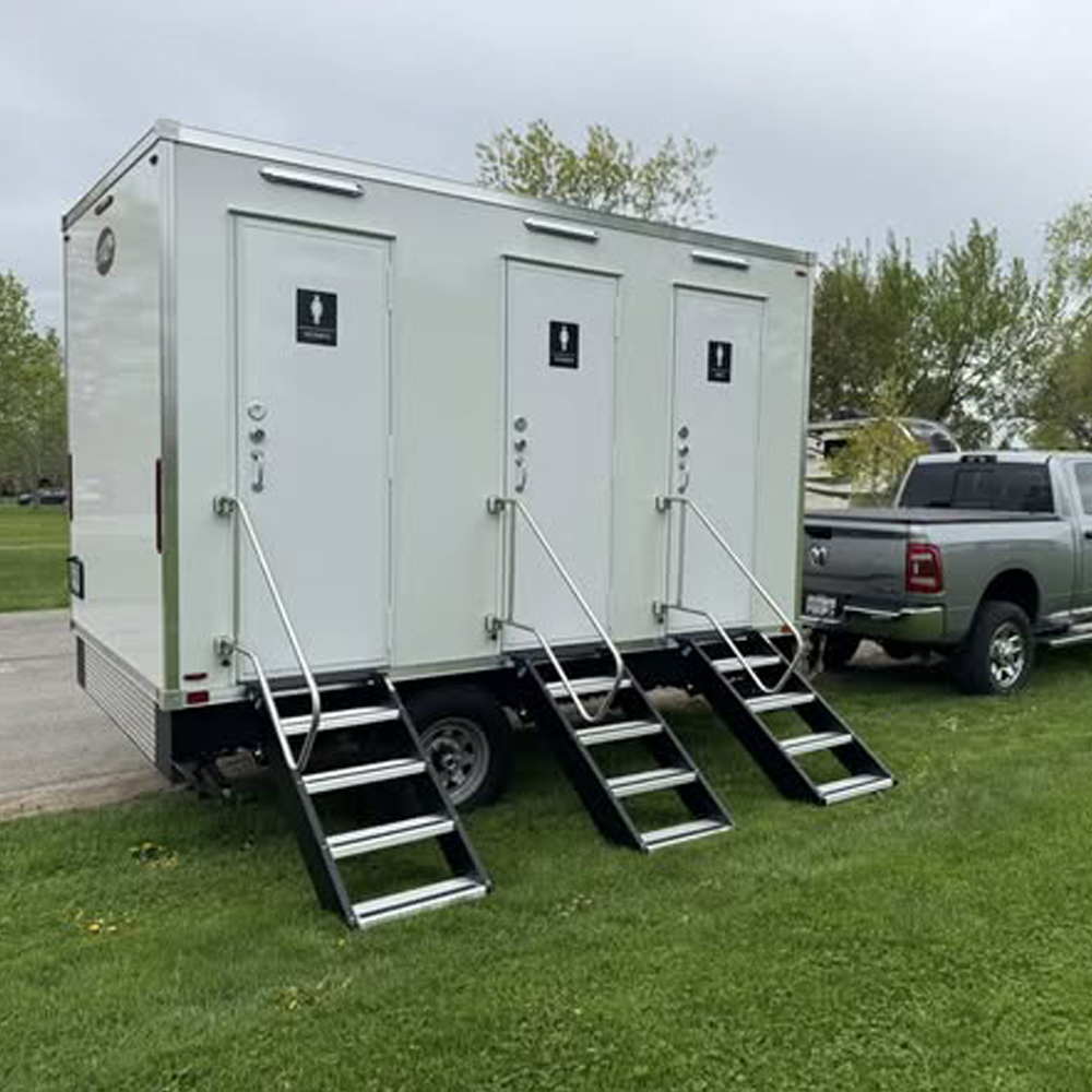 Mobile Toilet Trailer Luxury 3 - Outdoor Lighting Rental 评论和价格